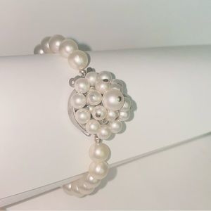 Vintage Faux Pearl Bracelet Single Strand with Faux Pearl Beaded Cluster Closure